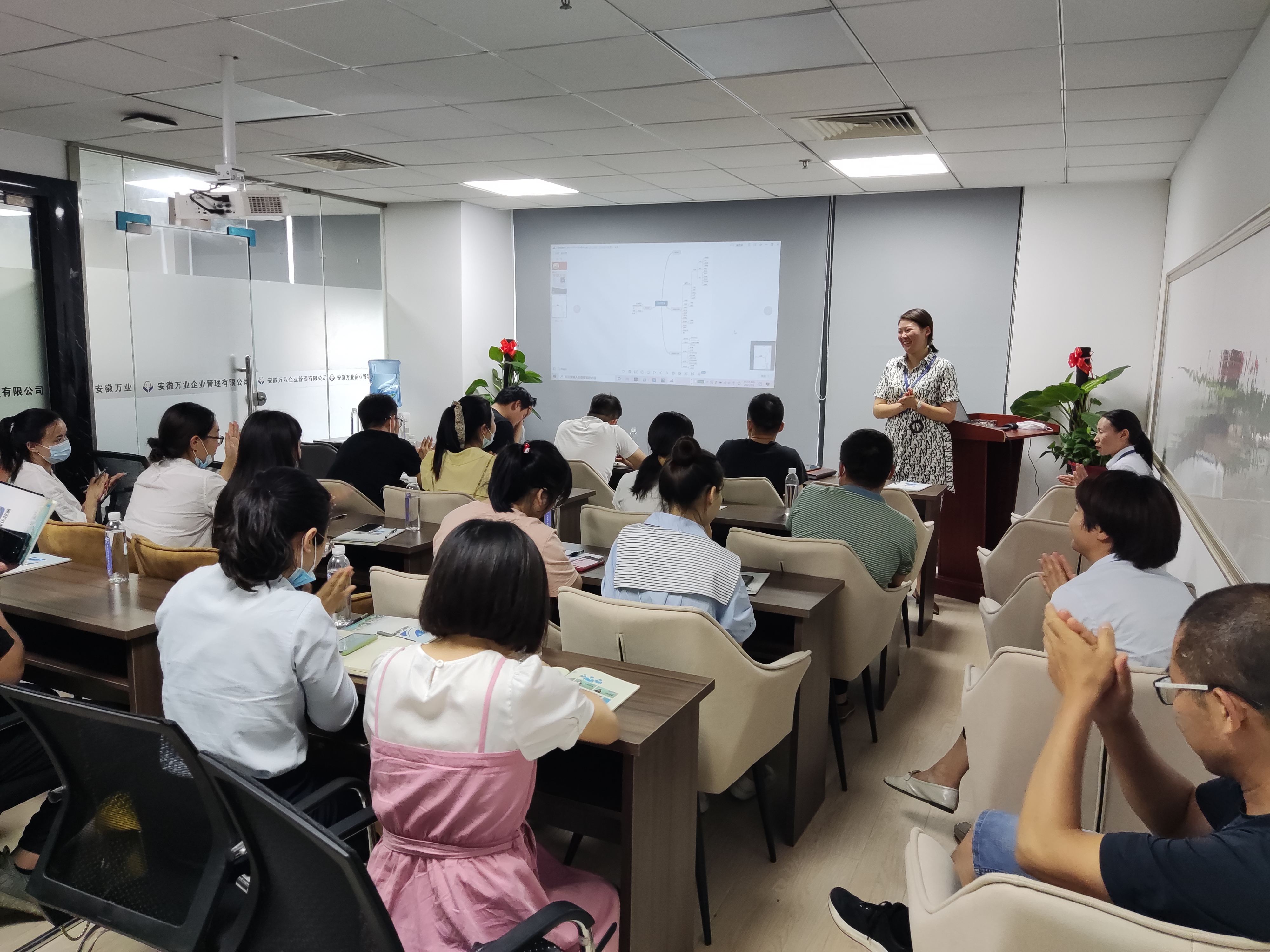 安徽萬業(yè)《建筑企業(yè)，如何突破重圍》公益講座圓滿結(jié)束